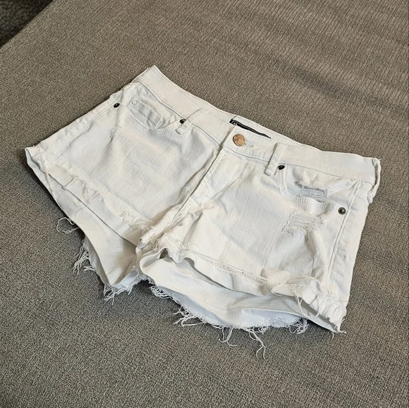 Abercrombie & Fitch White Denim Distressed Raw Hem Boho Shorts Size 24 - Picture 8 of 8